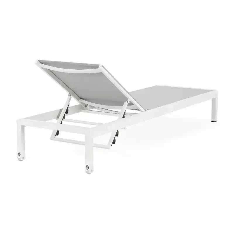 Ensemble de 2 chaises longues d'extérieur modernes Okak avec table d'appoint, chaises de patio avec cadre en aluminium antirouille pour bord de piscine, jardin, arrière-cour