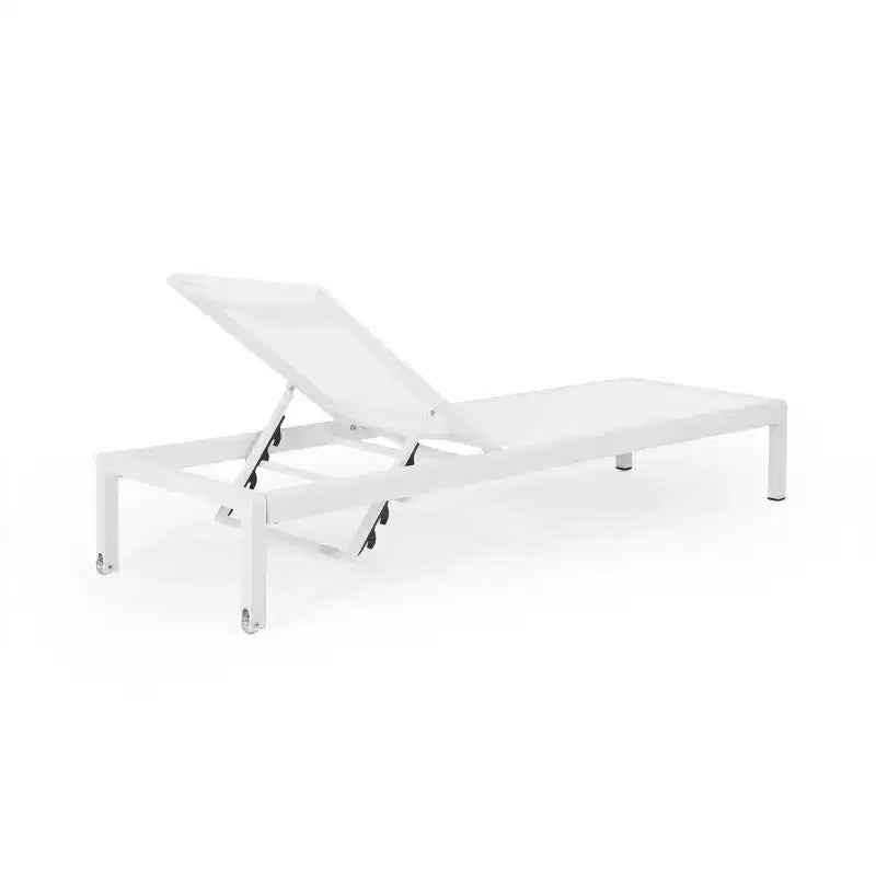 Ensemble de 2 chaises longues d'extérieur modernes Okak avec table d'appoint, chaises de patio avec cadre en aluminium antirouille pour bord de piscine, jardin, arrière-cour