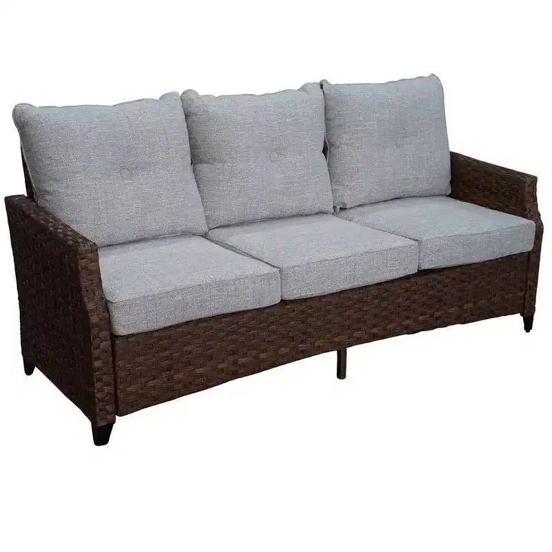 Canapé 5 places Courtyard Casual Costa Mesa – Marron Un canapé, deux fauteuils, une table d'appoint et un foyer avec cadre en tissu Poly teint dans la masse