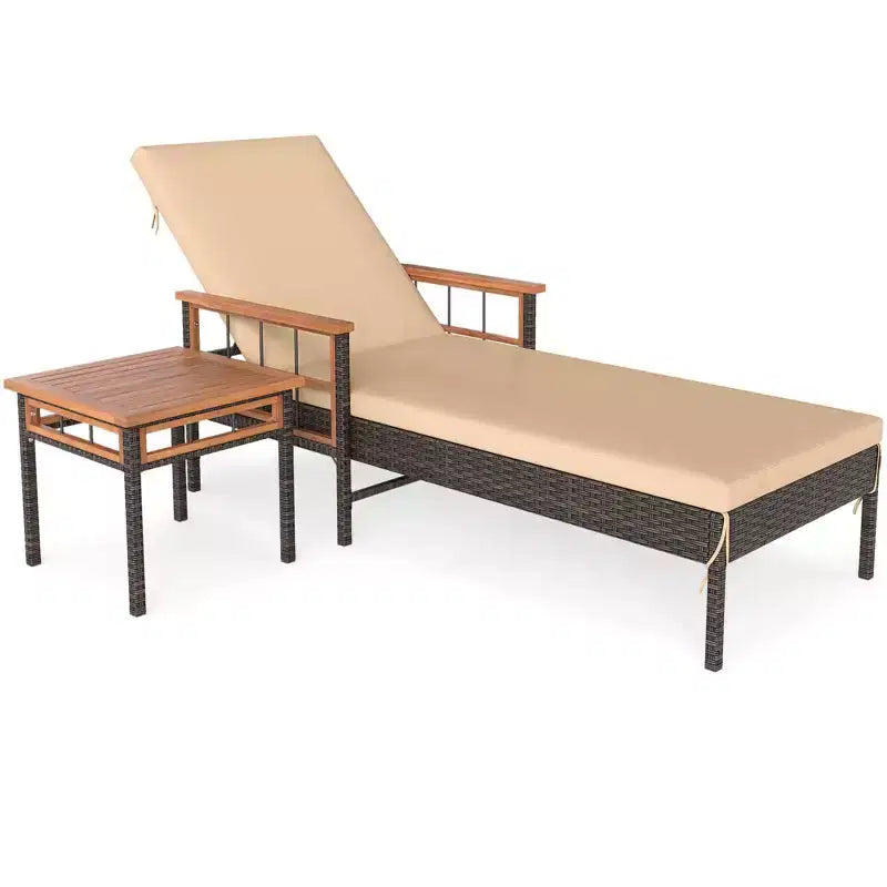 Ensemble de 2 chaises longues de jardin Costway en rotin avec table d'appoint, inclinables, marron mélangé, beige