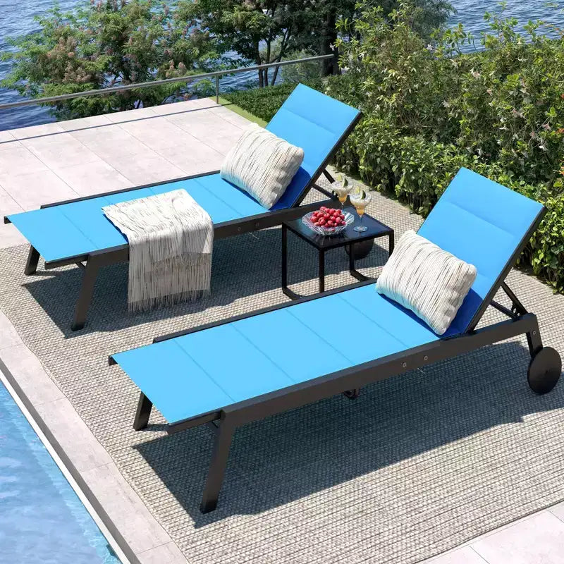 Ensemble de 3 chaises longues de patio CuisinSmart avec table d'appoint, chaises longues d'extérieur à roulettes, transats de piscine à dossier réglable