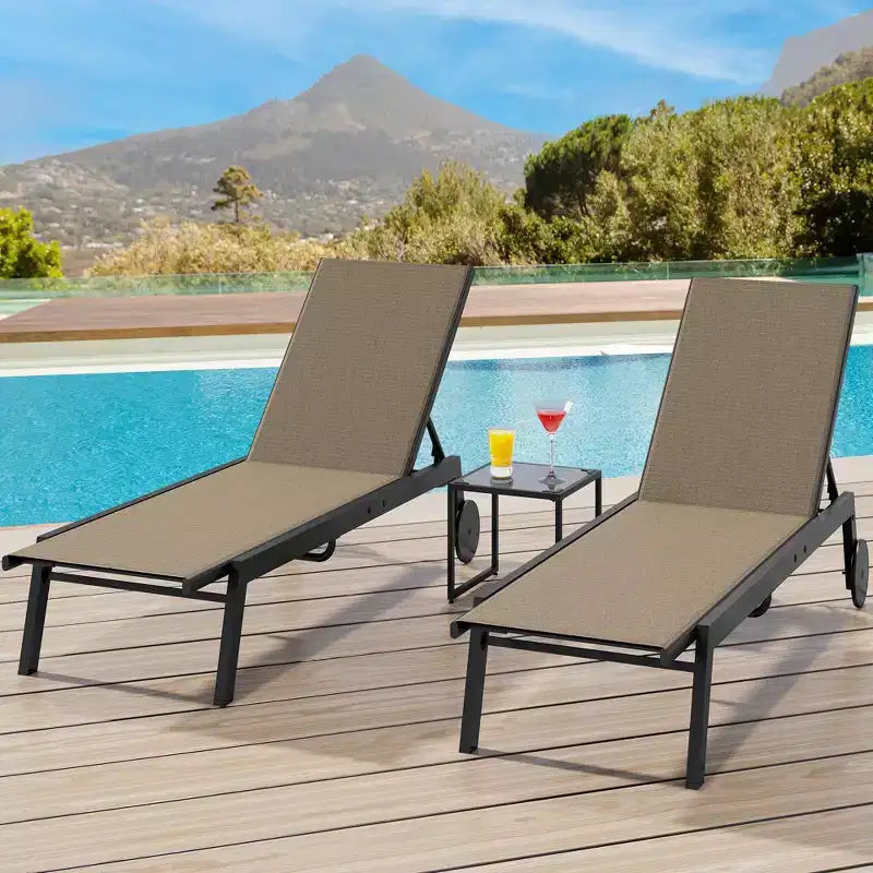 Ensemble de 3 pièces pour petit patio avec table d'appoint – Chaises longues réglables et roulettes pour piscine, terrasse et jardin